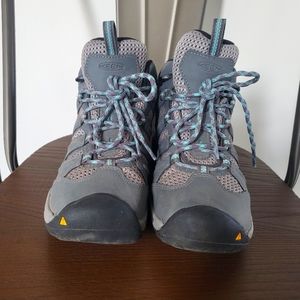 Keen hiking boots size 6